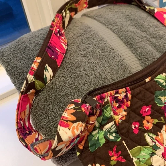 NEW -- Vera Bradley Floral Should Bag - Picture 10 of 12